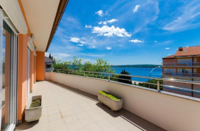 Idyllisches Apartment nur 400 Meter zum Sandstrand mit Meerblick, WiFi und Privatparkplatz
